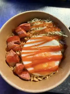 Hình ảnh Mì thường ốp la xúc xích