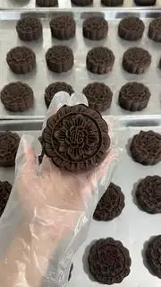 Hình ảnh Bánh Nướng Cacao Đậu Xanh Trứng Muối 