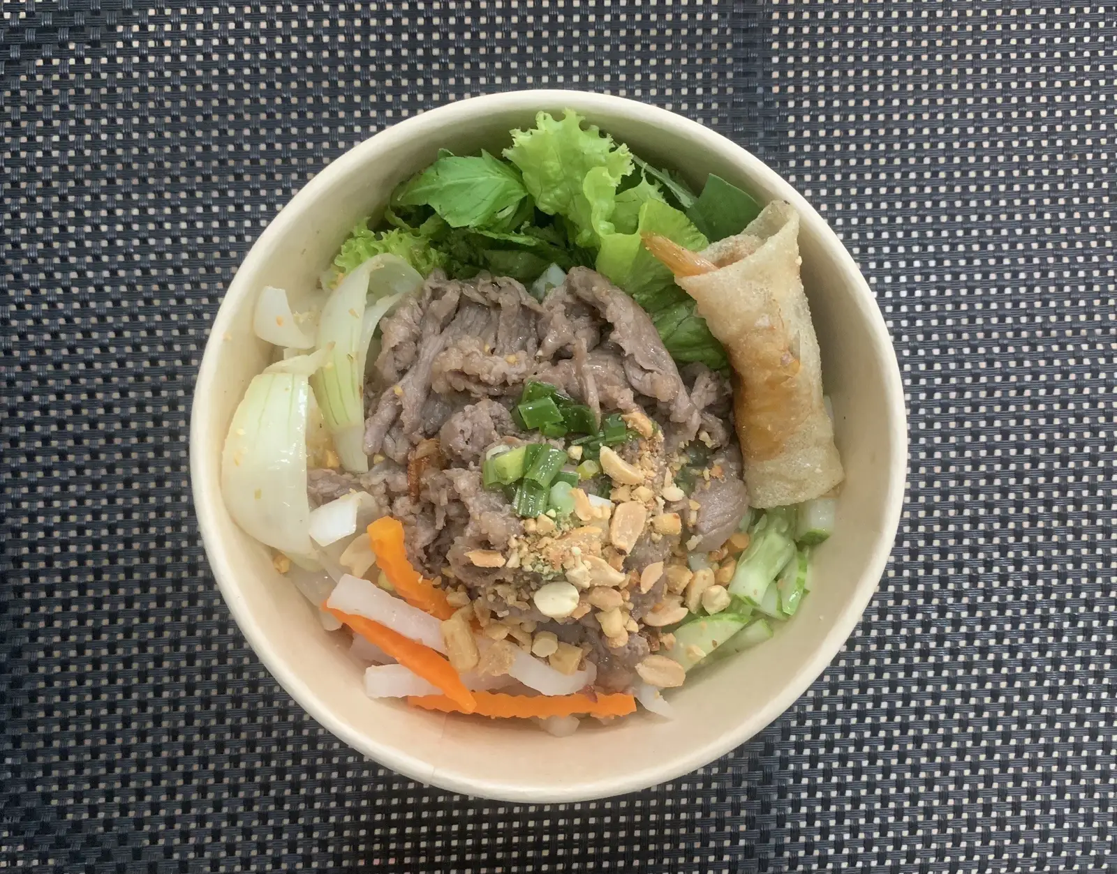  Bún Thịt Bò Xào + Chả Giò Tôm - 63.000 ₫ tại Đặc Sản Bún Thịt Nướng - Trần Đình Xu