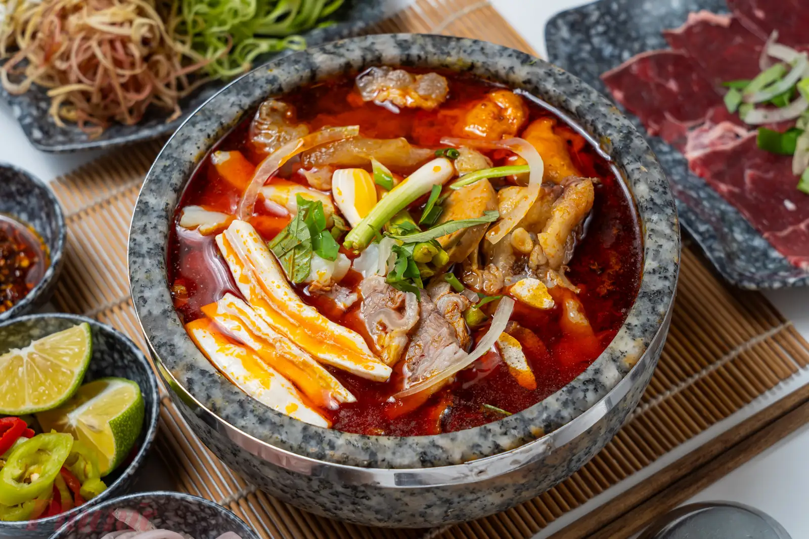 MÌ BÒ HUẾ BẮP BÒ + CHẢ THÊM 3 MIẾNG BẮP - 68.000 ₫ tại Bún Bò Huế - Lê Quang Định