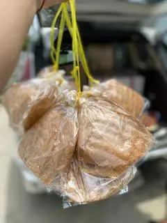 Bánh tráng muối nhuyễn tỏi phi 1 bịch  - 9.000 ₫ tại Xôi Chiên Thi Thi - Phùng Văn Cung