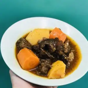 Cơm bò hầm rau củ - 55.000 ₫ tại Cơm Tự Chọn Family Rice - Trần Huy Liệu