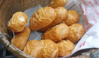 bánh mì thêm - 6.000 ₫ tại Bánh Mì Chảo & Mì Nongshim - Nguyễn Hữu Hào