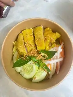 Cơm gà chặt Nha Trang - 57.000 ₫ tại Quán Nhà Dậu - Cơm Gà Nha Trang & Bún Nước Tương - Khánh Hội