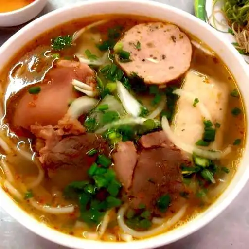 Bún bò đặc biệt - 70.000 ₫ tại Oanh Bún Bò & Bò Kho - Lê Văn Lương