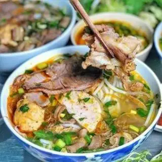BÚN BÒ TÁI/NẠM CHẢ - 65.000 ₫ tại Phở, Bún Bò & Bò Kho Như Ý - Hưng Phú