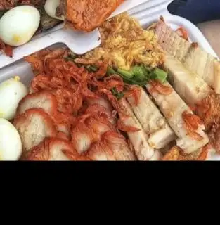 Xôi mặn thịt chả - heo quay - 50.000 ₫ tại Bánh Mì Hà Nội Lộc Phát - Nguyễn Văn Lượng