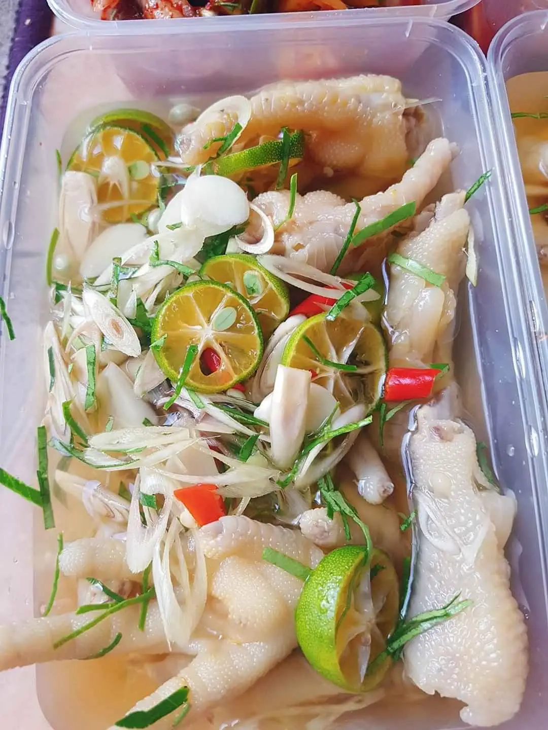 Hình ảnh chân gà rút xương ngâm xả tắc cỡ vừa