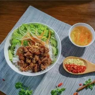 Bún Thịt Nướng + Trà  - 80.000 ₫ tại Cô Điệp - Bánh Ướt & Bún Thịt Nướng - Nguyễn Hữu Cảnh