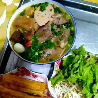 Hình ảnh Bún Bò Huế Đầy Đủ