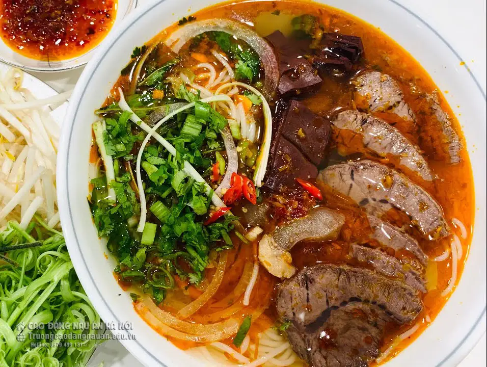 Bún Bò Tái _Chả - 60.000 ₫ tại Bún Bò Huế Lan Anh 2 - Nguyễn Văn Giáp