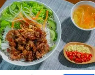 bún thịt nướng  - 50.000 ₫ tại Quỳnh Quỳnh - Gỏi Cuốn, Bún Thịt Nướng & Bún Mắm Nêm - Huỳnh Tấn Phát
