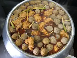 Bún bò tái viên - 65.000 ₫ tại Phở Bò & Bún Bò Quán Thư - Ung Văn Khiêm