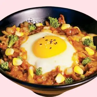 Cơm bò Mỹ sốt trứng ốp la - 55.000 ₫ tại Chee-se - Pizza Và Gà Rán Hàn Quốc - Hậu Giang