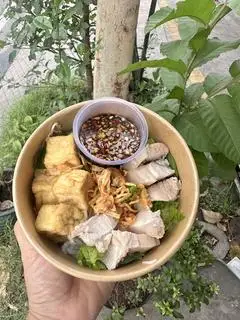 Bún Xì dầu nước tương thịt nạc giòn - 25.000 ₫ tại Trà Bánh Chuẩn Vị Đài Loan - Trà Sữa & Bánh Ngọt - Phạm Thế Hiển