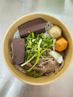 Hình ảnh 2 Bún Bò mọc tiết giò tai