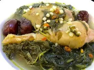 Hình ảnh Gà hầm thuốc bắc lá ngải