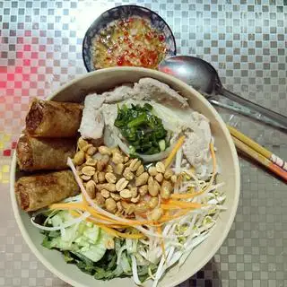 Bún thịt heo xào chả giò - 59.000 ₫ tại Ăn Vặt Thiệu Kỳ - Đá Me & Bún Chay - Trần Quang Diệu