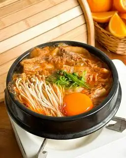 Canh kim chi thịt bò ( tặng 1 cơm trắng và 1 coca) - 145.000 ₫ tại Gấu Sushi - Phạm Thị Tánh