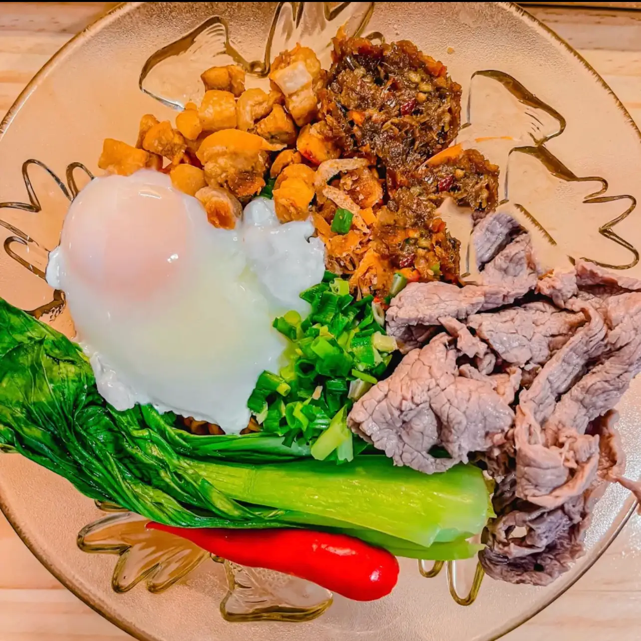 Hình ảnh MÌ TRỘN TRỨNG LÒNG ĐÀO THỊT BÒ
