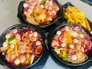 Hình ảnh Mỳ cay xúc xích