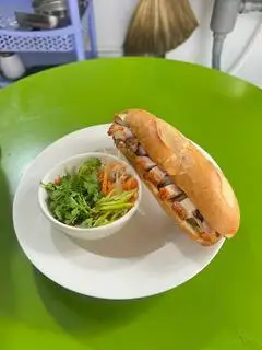 Bánh mì Heo Quay or Xá Xíu ⚡⚡⚡ - 52.000 ₫ tại Bánh Mì & Bánh Hỏi Heo Quay A Hùng - Lê Văn Sỹ