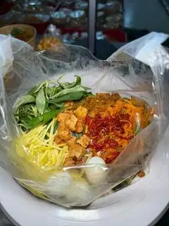 Hình ảnh Bánh Tráng Trộn Dẻo Trộn Tóp Mỡ 