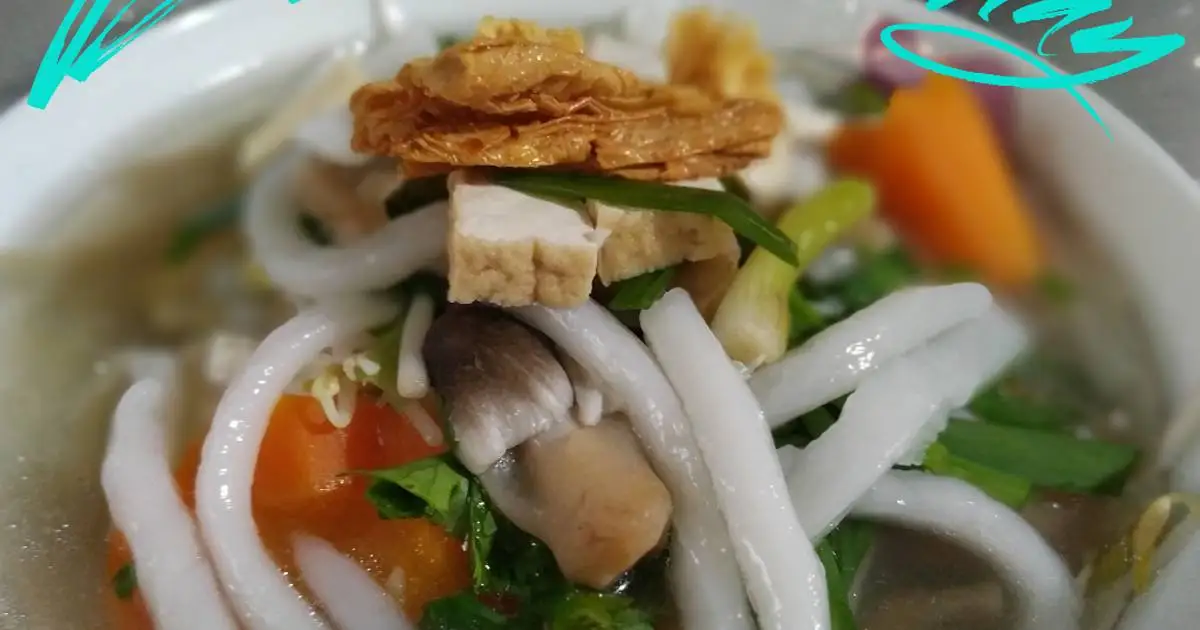 bánh canh bột gạo +  1 trái cây tráng miệng - 35.000 ₫ tại Quán Chay Diệu Hiền - Hủ Tiếu, Bún Riêu & Bún Bò Huế - Trần Thủ Độ