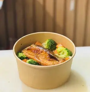 Hình ảnh Cơm cá hồi nướng sốt teriyaki