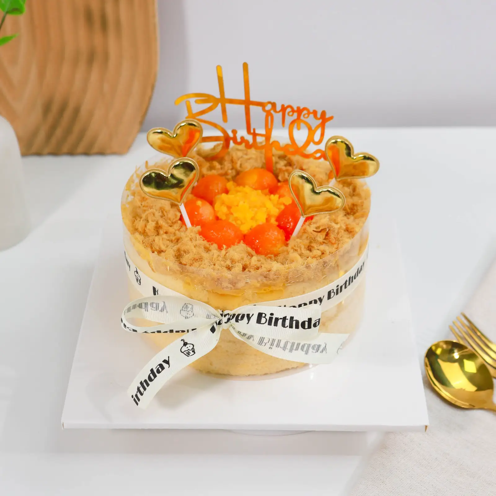 Hình ảnh Bánh Sinh Nhật Trứng Muối Tim Vàng - Size 13cm
