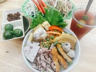 Hình ảnh Bánh đa hoặc bún riêu đặc biệt