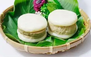Bánh Dày Kẹp Chả Lụa - 20.000 ₫ tại Bánh Mì Hà Nội - 96 Cách Mạng Tháng 8