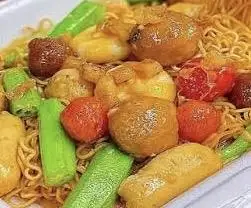 Hình ảnh Mì Xào Cá Viên Bơ Tỏi