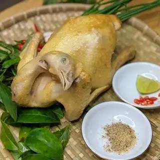 Gà Hấp Muối Lá Chanh Nguyên Con + 1 Pepsi (kèm rau, dưa, muối chấm, bao tay) - 245.000 ₫ tại Sài Gòn Food - Gà Hấp Muối Lá Chanh & Gà Ủ Muối Hoa Tiêu - Nguyễn Hữu Cảnh