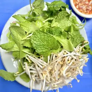 Rau Thêm - 7.000 ₫ tại Mì Quảng Cô Huyền - Tây Thạnh