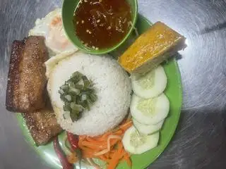 Hình ảnh  cơm tấm ba rọi chả trứng