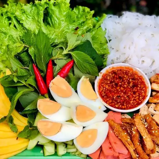 Mẹt cuốn nhỏ có trứng - 85.000 ₫ tại Aaangon - Chay Khoẻ Chay Ngon - Nguyễn Trãi