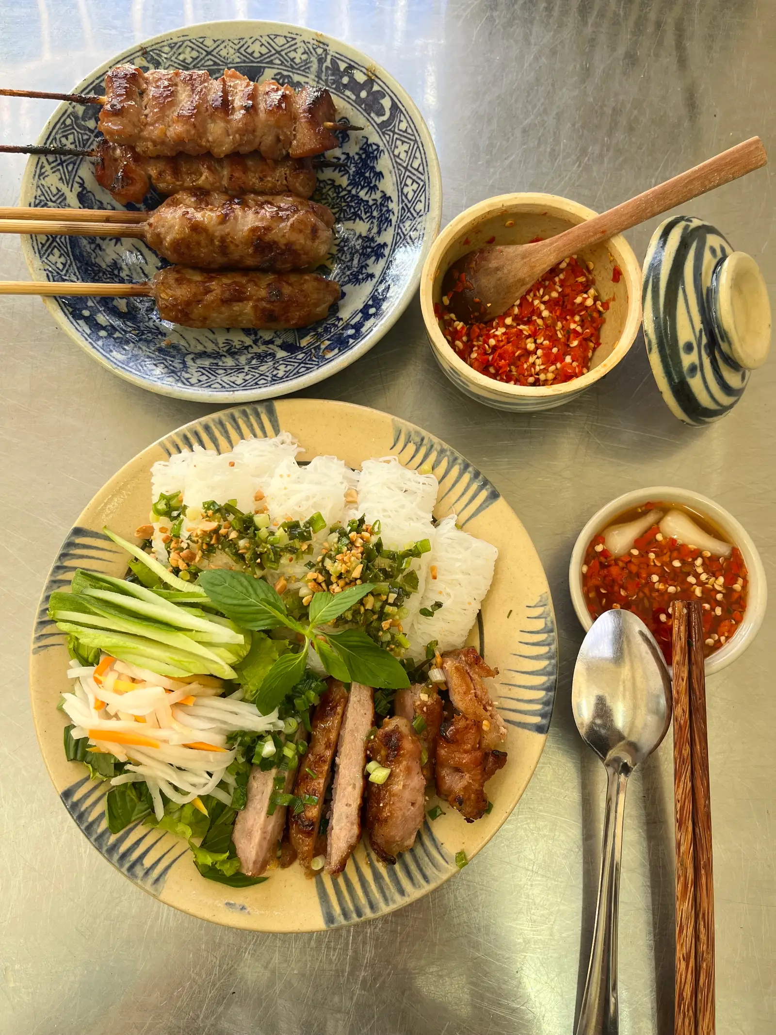 bánh hỏi kim tiền, nem nướng  - 55.000 ₫ tại Bún Thịt Nướng Kim Tiền Cậu 3 - Rạch Bùng Binh