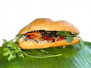 Hình ảnh Bánh mì chả nấm chà bông rong biển