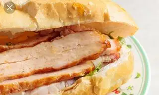 Bánh mì heo quay - nem nướng - 35.000 ₫ tại Bánh Mì Heo Quay Nhung