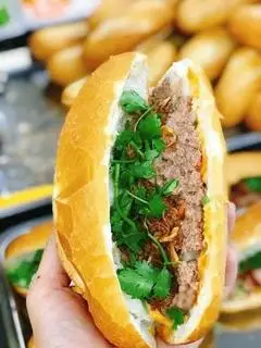 Hình ảnh Bánh mì pate chả