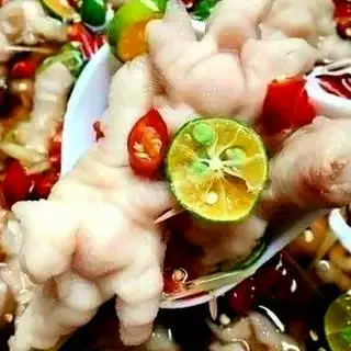 Hình ảnh Chân Gà rút xương ngâm sả tắc