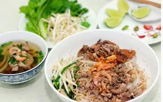 Hủ Tiếu Mì Khô - Xương / Giò / Má Heo. - 45.000 ₫ tại Hủ Tiếu & Bún Riêu Cô Hai - Huỳnh Tấn Phát