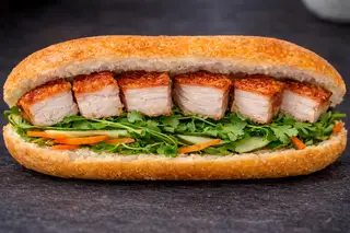 BÁNH MÌ HEO QUAY - 32.000 ₫ tại Minh Tâm Bình Chánh - Bánh Mì Vịt Quay & Heo Quay - Nguyễn Trãi