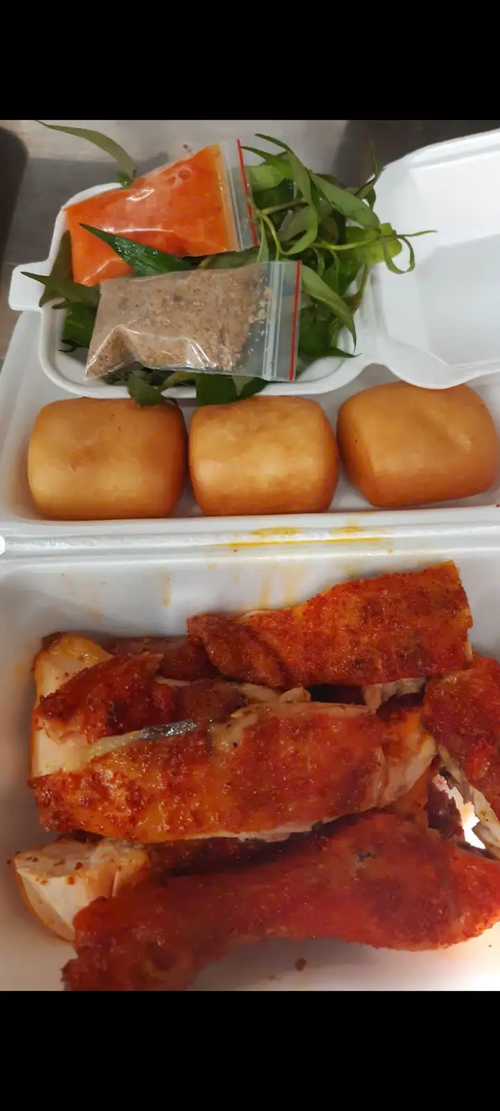 COMBO 1/2 gà (nữa gà)ta nướng + 5 bánh bao chiên  - 150.000 ₫ tại Gà Nướng Cơm Lam Hoàng Nam - Hồ Thị Kỷ