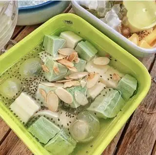 chè khúc bạch - 35.000 ₫ tại Chè Tuk Tuk - Vườn Lài