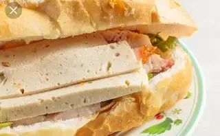 Bánh mì heo quay - chả lụa - 35.000 ₫ tại Bánh Mì Heo Quay Nhung