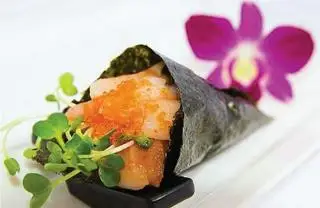 HR6. Spicy Hotate Hand Roll - 205.000 ₫ tại Ichihana Sushi - Cao Thắng