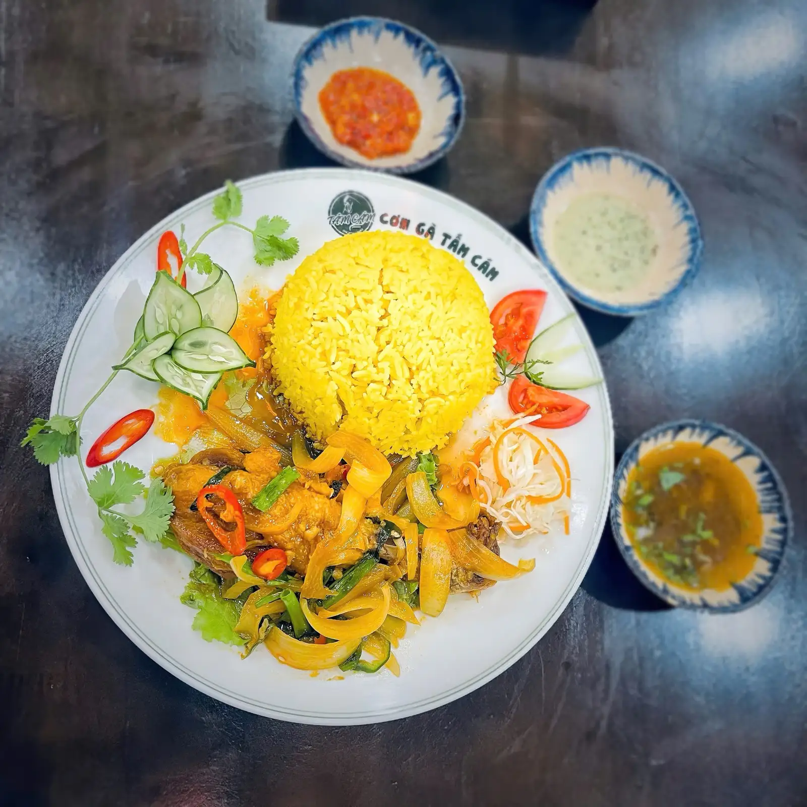 Hình ảnh Cơm gà đùi chiên mắm