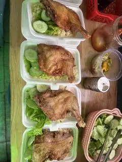 Hình ảnh Cơm Gà xối nước mắm 